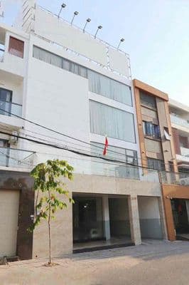 Toà nhà làm vpcty khu Tên Lửa 10x20,3 Lầu trống suốt có thang máy
