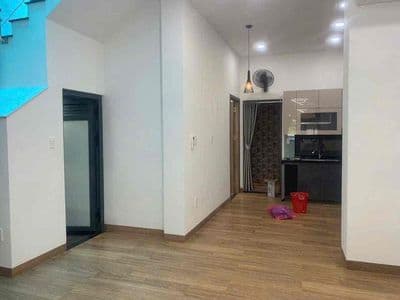 Nhà liền kề Làng Đại học abc , DT:6x15 . 2 lầu 3PN . 16tr/th