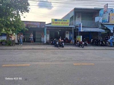 Chính chủ cần bán gấp nhà mặt tiền dt833b gần uỷ ban