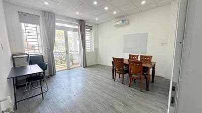 Cho thuê sàn văn phòng 120m2 ngay mặt tiền đường cmt8