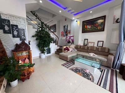 Nhà 4pn, full nội thất, đường oto, trung tâm đà lạt