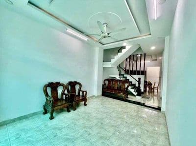 Cho Thuê Nhà Sạch Sẻ DT 250m2 1Trệt 3Lầu 4Pn 5Wc Hẻm Xe Tải Sân Thượng