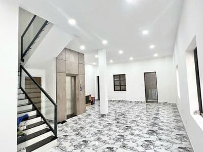 cho thuê căn góc cityland sẵn máy lạnh thang máy dt 7x20m