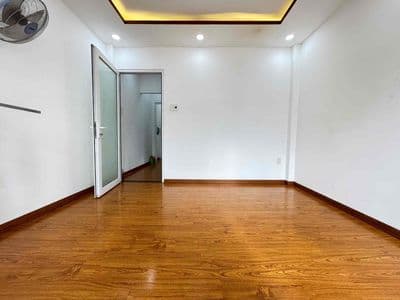 Cho thuê nhà mới 4pn, 3wc 3 tầng để lại nội thất xịn đầy đủ 4x10