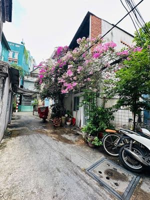 200m ra mặt tiền lạc long quân| quận 10| nhà 2 lầu chỉ 2,9 t.ỷ