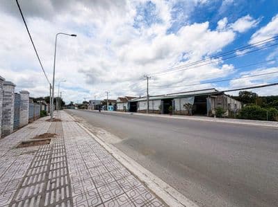 Em còn 8 lô mặt tiền hương lộ 15 – có lô góc