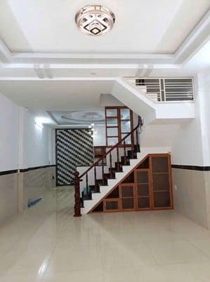 nhà mới lâm thi hố .đươg 6m thông ,4pn 3wc ,có 2 máy lanh