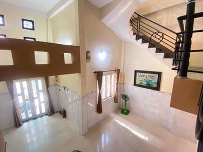 cho thuê 4PN 3WC. 2 lầu. thích hợp ở gđ