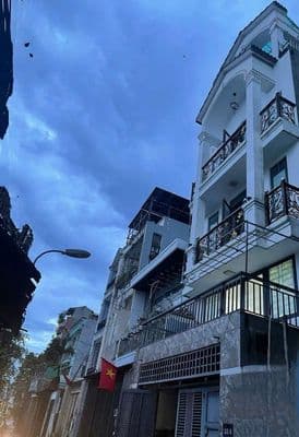Cho thuê nhà 1 trệt 2 lầu, dt 5×12 có 4pn,4wc. hẻm xe tải