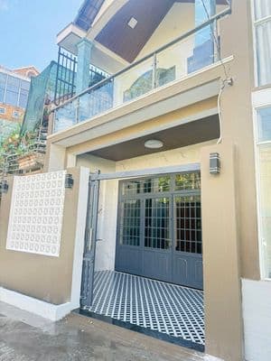 Bán gấp căn nhà 1 trệt 1 lầu xây dựng kiên cố ngay Cổng Chào B.Dương