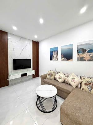 Nhà 2 phòng ngủ - full nội thất- có sân - gần biển - khu bắc nha trang