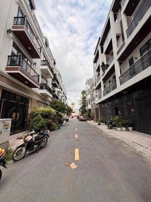 Cho Thuê Nhà DT 220m2 1Trệt 3Lầu 5Pn 5Wc Hẻm Nhựa Xe Tải Ôtô Đậu Đổ
