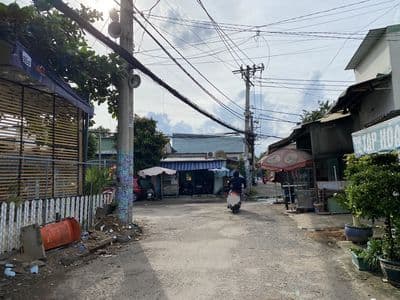 Chính chủ, nhà 45m2, sân đậu xe hơi, đường rất rộng, kv an ninh.