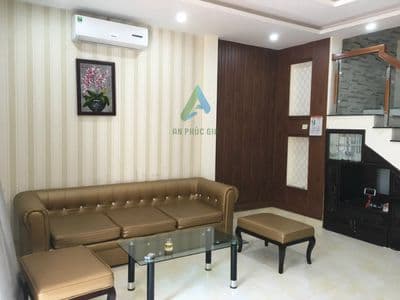 Cho thuê nhà nguyên căn mặt tiền 3 tầng đường ung văn khiêm