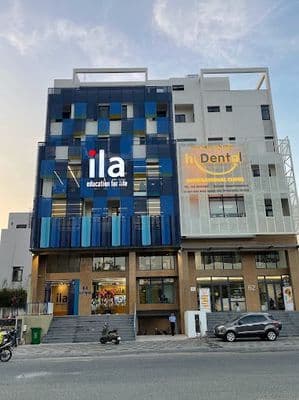Tòa nhà văn phòng mặt tiền lương định của ngay vòng xoay trần não q2