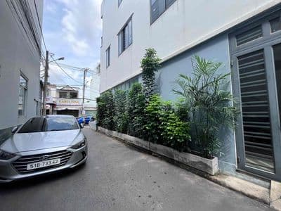 Đất sát ga metro - ngang 4.5m hxh- hẻm thẳng 50m ra đường 8
