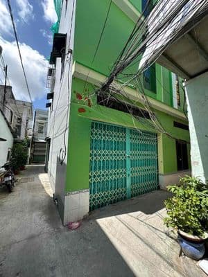 nhà hai tần , có 15 phòng