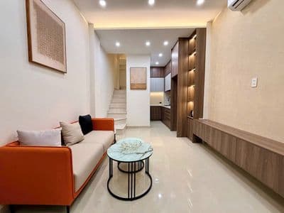 Nhà đẹp 4 tầng full nội thất – cách hẻm xe hơi chỉ 1 căn