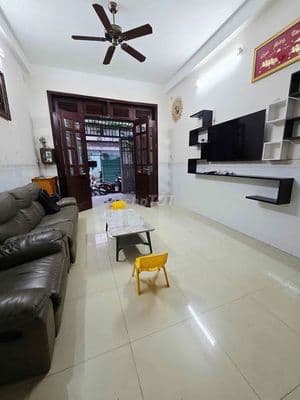 Cho thuê nhà đường vườn lài 4 x 18 m đúc 3 lầu 4 pn , 4 wc.