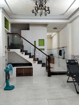 Cho thuê nhà 4 x 1om trệt lầu 2pn 2vc hẻm b3 tây thạnh