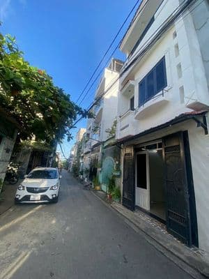 Cho thuê nguyên căn hẻm xe hơi đậu cửa, đường Phan Huy Ích p14 Gv
