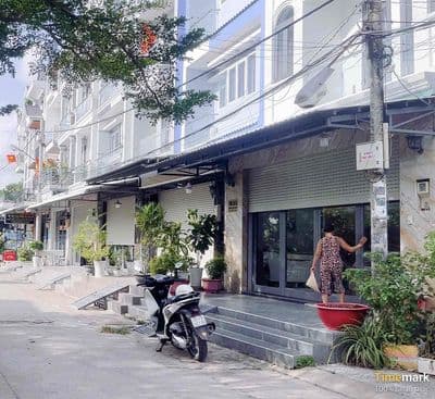 Cần bán gấp biệt thự nhà phố hẻm 1805 Huỳnh Tấn Phát
