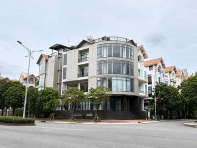 Cho thuê nhà góc 2 mặt tiền him lam trung tâm quận 7 900m2