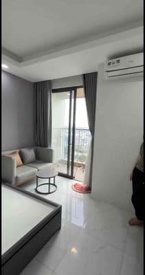 Thuê Studio tách phòng, có máy lạnh, sofa, giường, tủ, bếp, bàn ăn