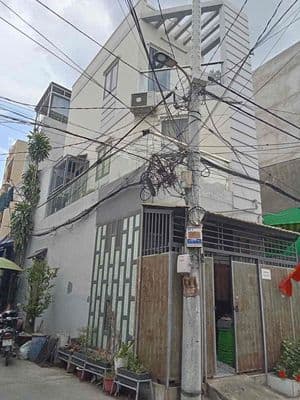 Nhà căn góc , hẻm xe tài Le Van Quoi