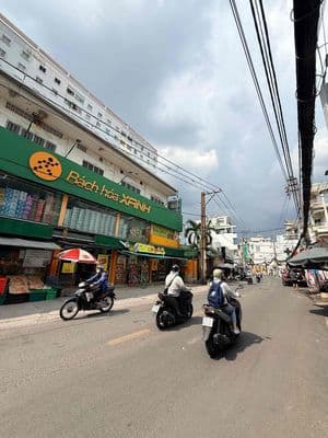 Nhà 3 tầng ,gần mặt tiền , ô tô đỗ cổng,chủ cần bán nhanh