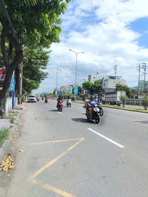 Mặt tiền trường chinh (phía không có đường sắt)