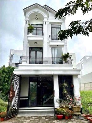 Cho thuê nhà 3 tầng mới đẹp - sẳn nội thất - kdc nam long (3pn)