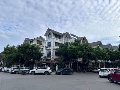 cần bán gấp căn biệt thự Vip đang kinh doanh cafe