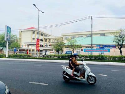Cho thuê nhà 3 tầng - mặt tiền 30/4, gần trường lương thế vinh
