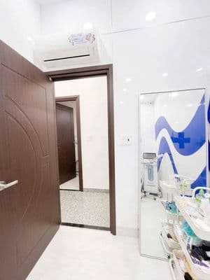 Hẽm xe hơ, sát mặt tiền đườngi Cách Mạng Tháng Tám, Phường Hòa Hưng
