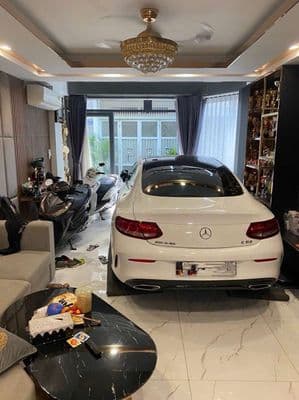 4.1m x 11m, 4 tầng , ô tô ngủ nhà, nội thất xịn, ngay chợ Phạm Văn Hai