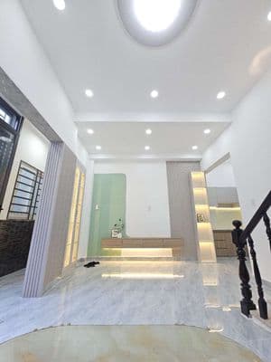 Nhà chính chủ giá tốt 3 tầng có PN tầng trệt