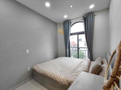 Căn hộ 2pn bancol full nội thất, thang máy, bảo vệ, gần quận 1