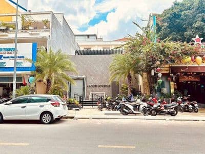 **mặt tiền ngang 11m – cô giang, quận 1**
