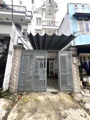Nhà 2 tầng 3pn hẻm xe hơi sân rộng rãi
