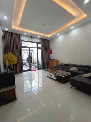 Cho thuê nhà MT đường Phan Tứ, sát biển. DTSD: 300m2, DT đất: 125m2