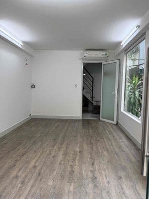 nhà 3 PHÒNG NGủ 3,3x8 cao đạt. Hẻm xe hơi