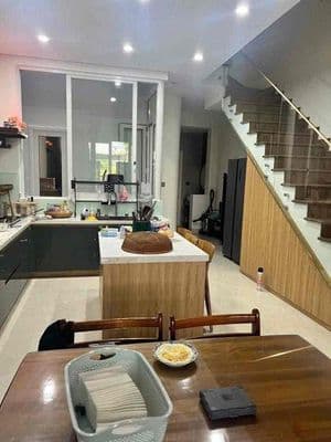 Cho thuê nhà nguyên căn mới 3 tầng mặt tiền. (đường hói kiểng) kv