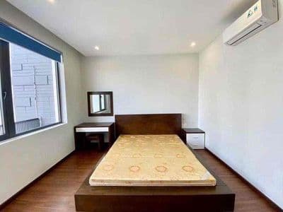 * Diện tích đất: 100m² | Diện tích sử dụng: 300m² * Nhà 3 tầng, thiế