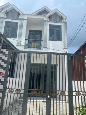 Nhà trệt lầu ngay ngã tư bến cá
