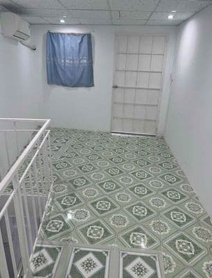 (4tr) Cho thuê nhà mặt tiền trệt lầu, dtsd 30m2, gần ngã tư Thủ Đức