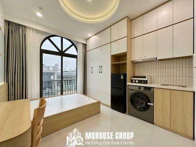 Phòng trọ mini mới 100% tone gỗ cực đẹp thang máy tiện đi etown - hvhk