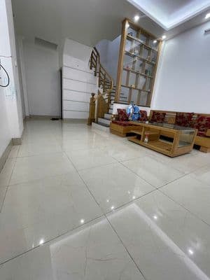 Nguyên căn Hoàng Hoa Thám-Ngọc Hà Ba Đình 5 tầng thoáng 2 45m2 14 Tr
