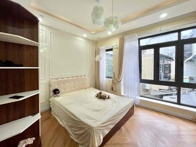 Căn hộ studio full nội thất xinh cửa sổ trời thoáng gần Hàng Xanh