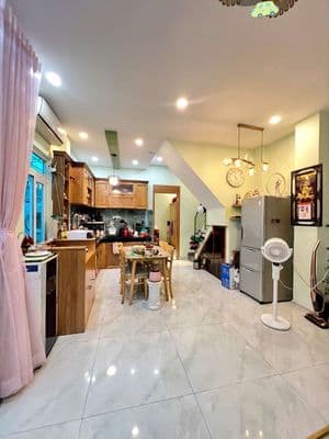 Gấp bán chủ giảm sâu 1 tỷ - Nhà 2 Tầng - 50m2 - gần sân bay -chỉ 5Tỷ5